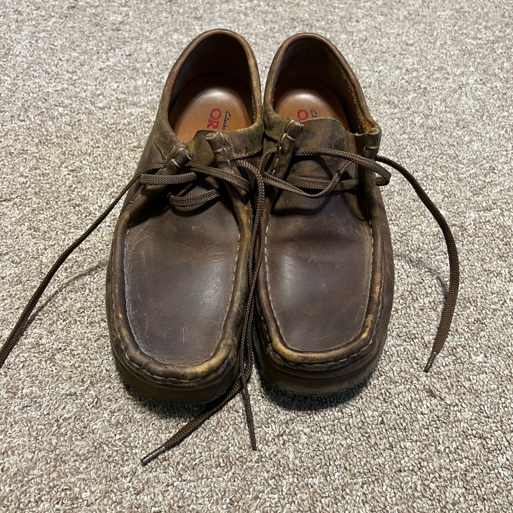 Men’s Clark wallabees size 8, brown leather
